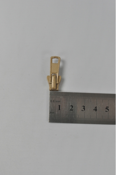 ZIP103  金色金屬拉鏈頭 正面照